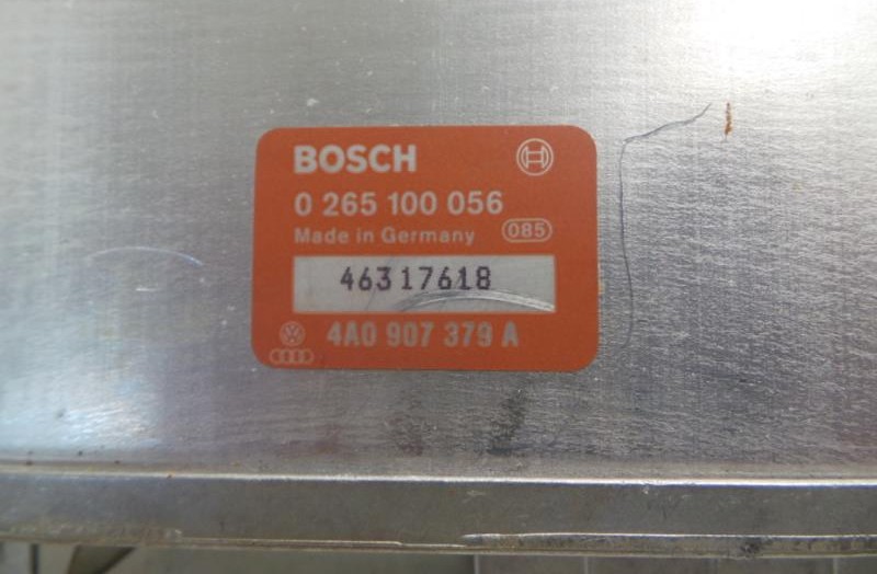 Audi 80 B4 BJ 94 Steuergeraet Motor 4A0907379A BOSCH 0265100056
